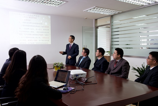 通雅律师团队进行法律交流及内训